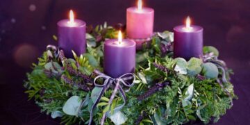 La Corona de Adviento: Un símbolo de Esperanza y Preparación en los Hogares