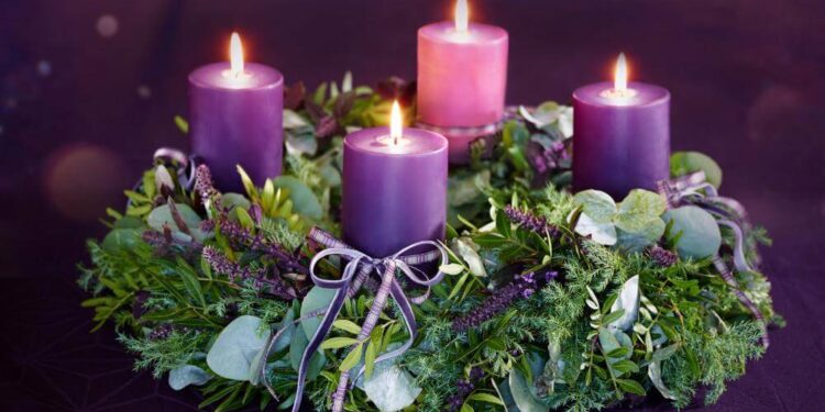 La Corona de Adviento: Un símbolo de Esperanza y Preparación en los Hogares