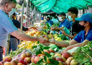 ¡ATENCIÓN! Agricultores Productores Emprendedores Consumidores La Feria del Agricultor está en riesgo