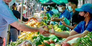 ¡ATENCIÓN!                                                                                           Agricultores                                                                                          Productores                                                                                  Emprendedores                                                                              Consumidores                                                                                                       La Feria del Agricultor está en riesgo